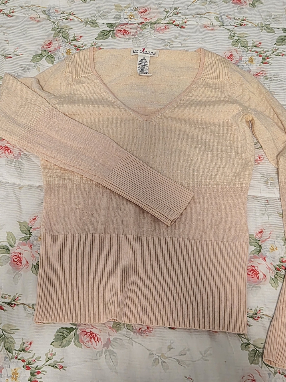 BANANA REPUBLIC Peach Ombre V‑Neck Sweater